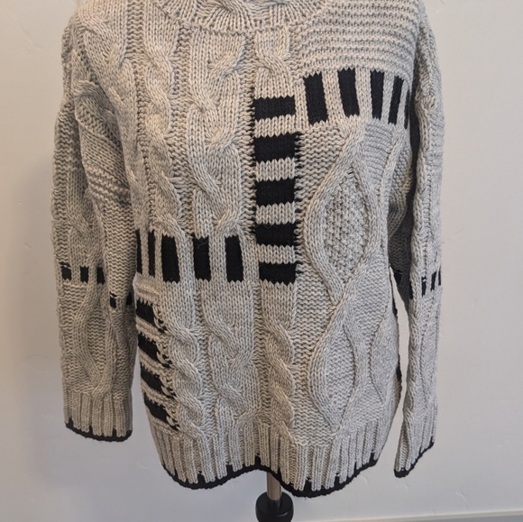 Women's sweater - Picture 8 of 9